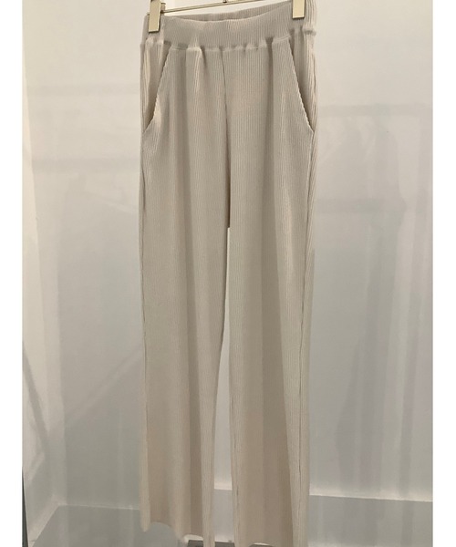 ulu(ウル)の「Semiflare rib pants(その他パンツ・レディース・アイボリー/チャコール・FREE)」の4枚目の写真