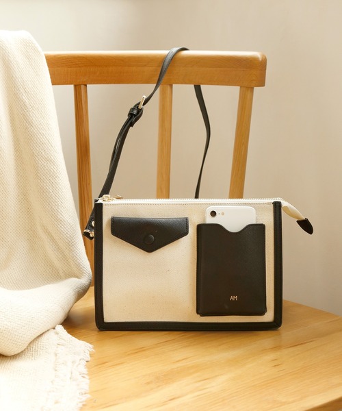 ACCOMMODE（アコモデ）の「ミニマルキャンバスショルダーバッグ（ショルダーバッグ・レディース・マスタード/ブラウン/ブラック・FREE）」の12枚目の写真