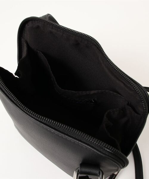 HONEYSUCKLE ROSE（ハニーサックルローズ）の「【HONEYSUCKLE ROSE】スクエアシンプルショルダーバッグ（ショルダーバッグ・レディース・ブラック/ネイビー/シルバー・ONE SIZE）」の4枚目の写真