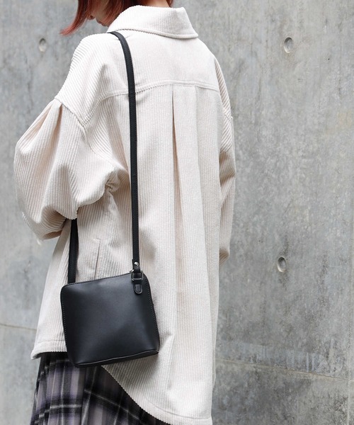 HONEYSUCKLE ROSE（ハニーサックルローズ）の「【HONEYSUCKLE ROSE】スクエアシンプルショルダーバッグ（ショルダーバッグ・レディース・ブラック/ネイビー/シルバー・ONE SIZE）」の8枚目の写真