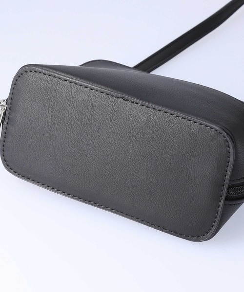 HONEYSUCKLE ROSE（ハニーサックルローズ）の「【HONEYSUCKLE ROSE】スクエアシンプルショルダーバッグ（ショルダーバッグ・レディース・ブラック/ネイビー/シルバー・ONE SIZE）」の18枚目の写真