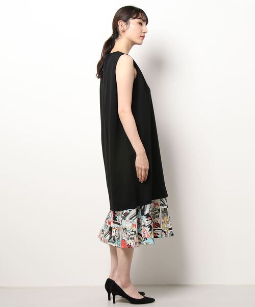 Three Four Time（ｽﾘｰﾌｫｰﾀｲﾑ）の「アメコミプリントレイヤード風スリットワンピース　別注（ワンピース・レディース・ブラック・ONE SIZE）」の8枚目の写真