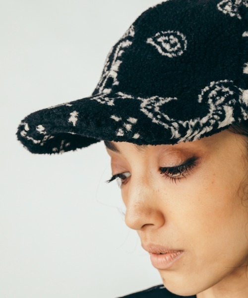 DOUBLE STANDARD CLOTHING(ダブルスタンダードクロージング)の「バンダナペイズリー柄ボアキャップ(キャップ・レディース・ブラック/レッド・FREE)」の7枚目の写真