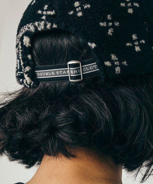 DOUBLE STANDARD CLOTHING(ダブルスタンダードクロージング)の「バンダナペイズリー柄ボアキャップ(キャップ・レディース・ブラック/レッド・FREE)」の3枚目の写真