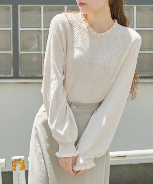 OLIVE des OLIVE（オリーブデオリーブ）の「【WEB限定】コスパ最強！秋冬の万能アイテム。求心リブフリルニット（ニット/セーター・レディース・ブラック/ダークブラウン/オフホワイト/ピンク/グリーン/ボルドー/ラベンダー・FREE）」の2枚目の写真