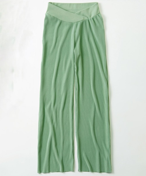 フェリシモMama(フェリシモママ)の「【たまごクラブ掲載】Moredde マタニティから産後も使える ウエストクロス仕様のプリーツパンツ(マタニティウェア/グッズ・レディース・ベージュ系その他/ブラック/グリーン・MEDIUM/LARGE/X-LARGE/XX-LARGE)」の11枚目の写真