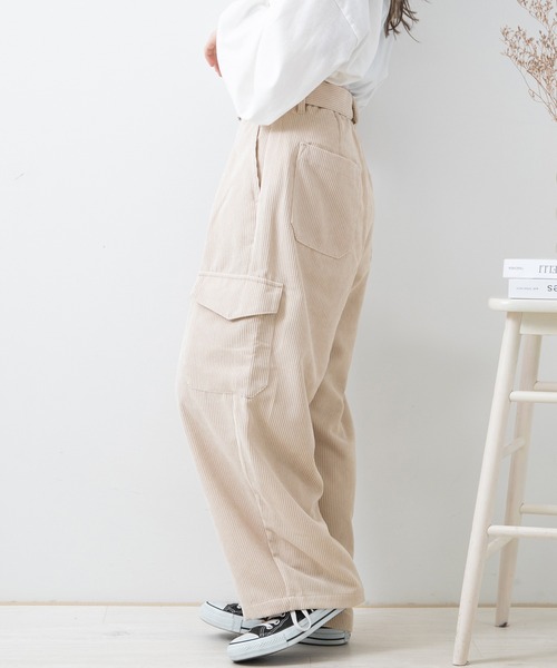 PairPair（ペアペア）の「コーデュロイバルーンパンツ(ユニセックス)（その他パンツ・レディース・グリーン/アイボリー/モカ/グレイッシュブルー・MEDIUM/LARGE）」の5枚目の写真