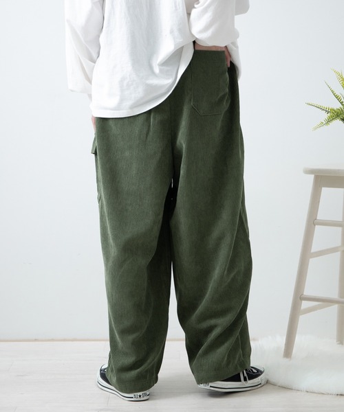 PairPair（ペアペア）の「コーデュロイバルーンパンツ(ユニセックス)（その他パンツ・レディース・グリーン/アイボリー/モカ/グレイッシュブルー・MEDIUM/LARGE）」の7枚目の写真