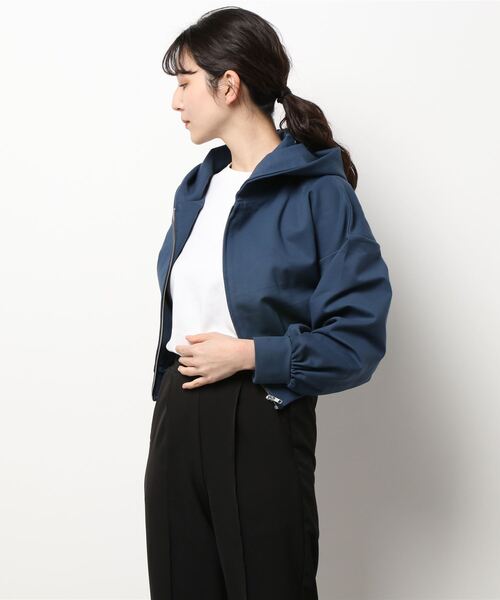 ANDGEEBEE（アンジービー）の「ショートパーカー（パーカー・レディース・ブルー/ブラック・MEDIUM）」の18枚目の写真