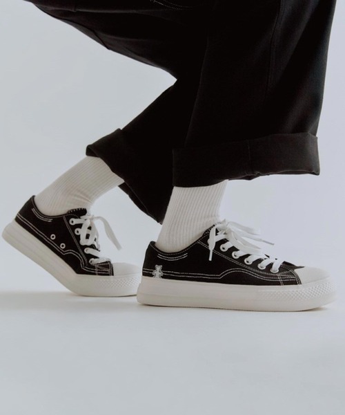 23.65（イーシプサムチョンユクオ）の「A'GEM/9 × .kom『23.65/イーシプサムチョンユクオ』VERYLIGHT WHITE/BLACK（スニーカー・レディース・ホワイト/ブラック・24cm/27cm/25）」の4枚目の写真