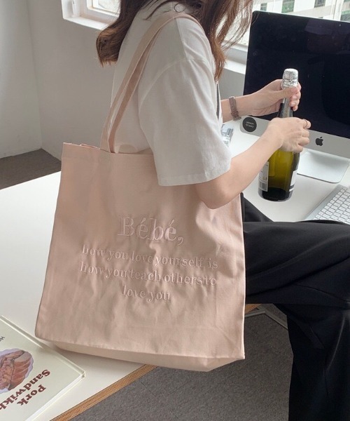 LAC-VERT（ラック・ヴェール）の「Bebe刺繍トートバッグ（トートバッグ・レディース・ベージュ/パープル/ピンク/ブルー・FREE）」の4枚目の写真