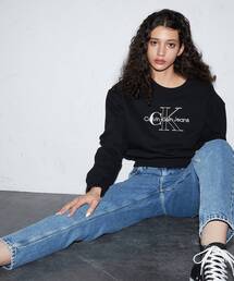   Jeans モノグラム クロップド スウェットシャツ Calvin Klein Jeans モノグラム クロップド スウェットシャツ