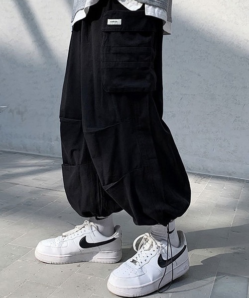CORPUS TOKYO(コーパス トーキョー)の「Lazy Tokyo ワイドイージーカーゴパンツ(カーゴパンツ・メンズ・ブラック/ホワイト/カーキ・4/1/2/3)」の2枚目の写真