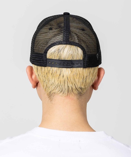 XLARGE（エクストララージ）の「FASCINATING SNAKE WOMAN MESH CAP（キャップ・メンズ・ホワイト/ブラック/マルチ・ONE SIZE）」の16枚目の写真