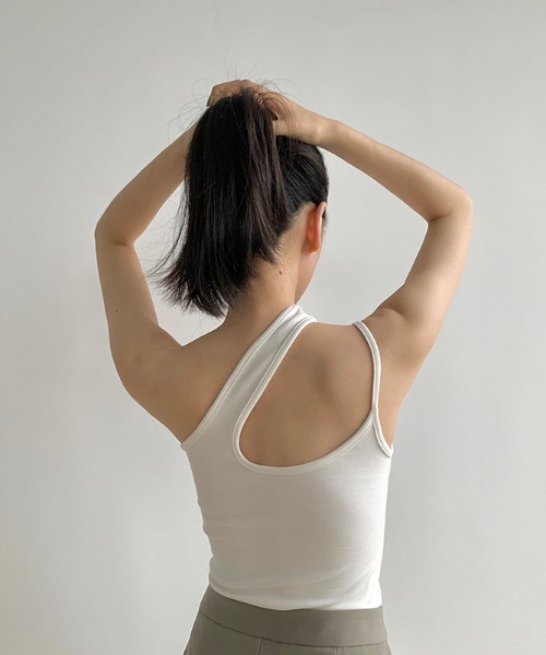 MANGROVE（マングローブ）の「アシンメトリーワンショルダーキャミソール（タンクトップ・レディース・ホワイト/ブラック・FREE）」の3枚目の写真