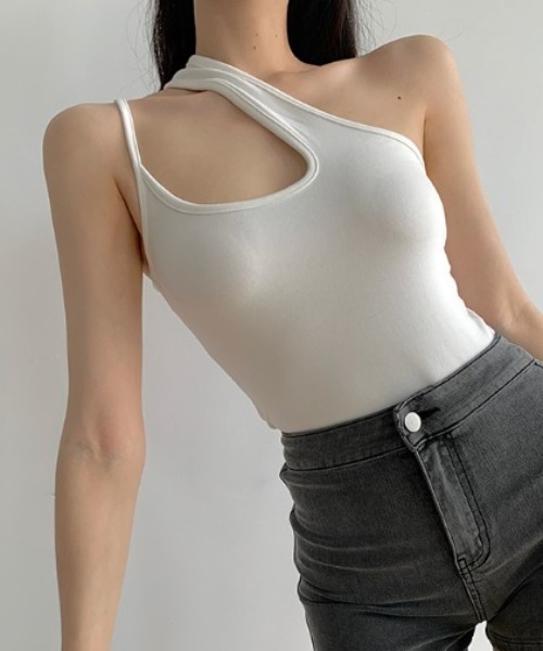 MANGROVE（マングローブ）の「アシンメトリーワンショルダーキャミソール（タンクトップ・レディース・ホワイト/ブラック・FREE）」の6枚目の写真