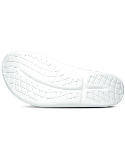 OOFOS（ウーフォス）の「OOFOS/ウーフォス  OOmega　リカバリーサンダル　厚底（サンダル・レディース・ホワイト/ブラック・23/25/24）」の11枚目の写真