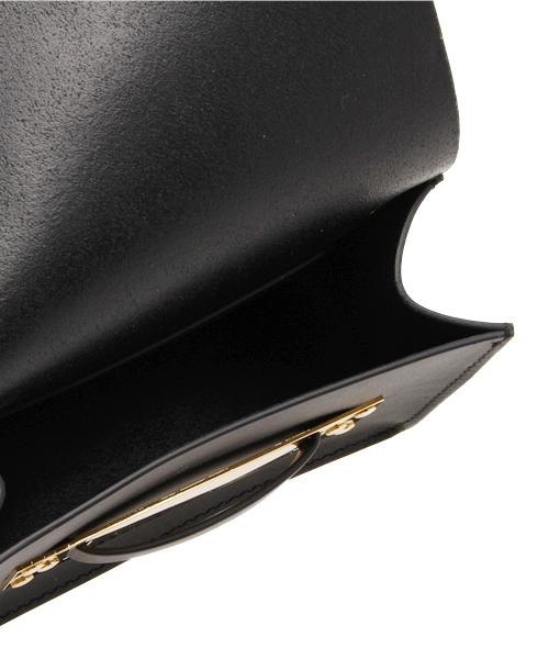 Sophie Hulme(ソフィーヒュルム)の「SOPHIE HULME ナノエンベロープショルダーバック(ショルダーバッグ・レディース・ブラック/ライトピンク/エンジ・FREE)」の4枚目の写真