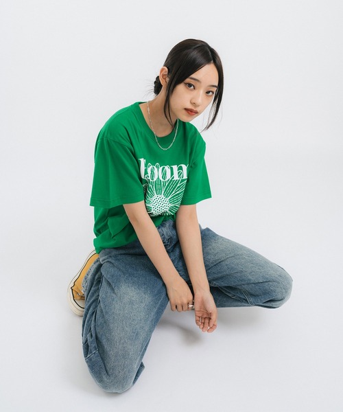Ressaca(レサーカ)の「オーバーサイズ デイジー ロゴプリント 半袖Tシャツ 花柄(Tシャツ/カットソー・レディース・ホワイト/アッシュグレー/ブラック/イエロー/グリーン/グリーン系その他・M/L/XL)」の12枚目の写真