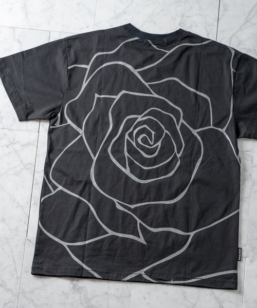 Buffalo Bobs(バッファローボブズ)の「RUFFLED ROSE(ラッフルド ローズ)クルーネック ロゴ Tシャツ(Tシャツ/カットソー・メンズ・ホワイト/ブラック/ブルー系その他・1-2/2-3/3-4)」の3枚目の写真