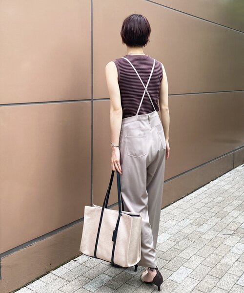 OPAQUE.CLIP（オペークドットクリップ）の「◆ストレッチツイル サロペット【WEB限定サイズ】（サロペット/オーバーオール・レディース・ブラック/サンドベージュ・36/38/40）」の13枚目の写真