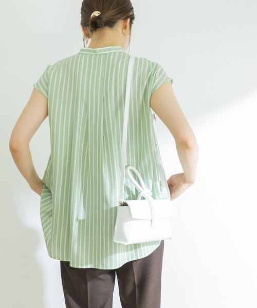 URBAN RESEARCH（アーバンリサーチ）の「ストライプタックブラウス（シャツ/ブラウス・レディース・イエロー/グリーン系その他/ブルー系その他・FREE）」の2枚目の写真