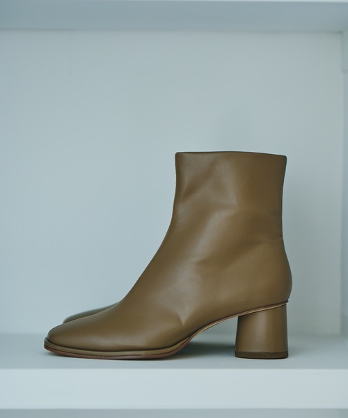 ADAM ET ROPE'（アダムエロペ）の「【WEB限定(一部店舗展開あり)】ストレッチショートブーツ（ブーツ・レディース・オフホワイト/オレンジ/ベージュ/ブラック・23.5cm/24.0cm/24.5cm/23.0cm）」の4枚目の写真