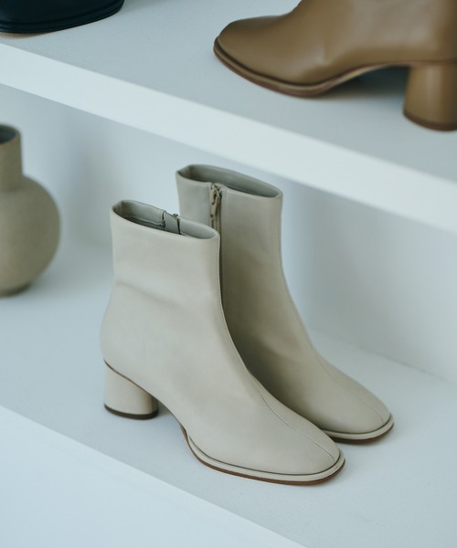 ADAM ET ROPE'（アダムエロペ）の「【WEB限定(一部店舗展開あり)】ストレッチショートブーツ（ブーツ・レディース・オフホワイト/オレンジ/ベージュ/ブラック・23.5cm/24.0cm/24.5cm/23.0cm）」の2枚目の写真