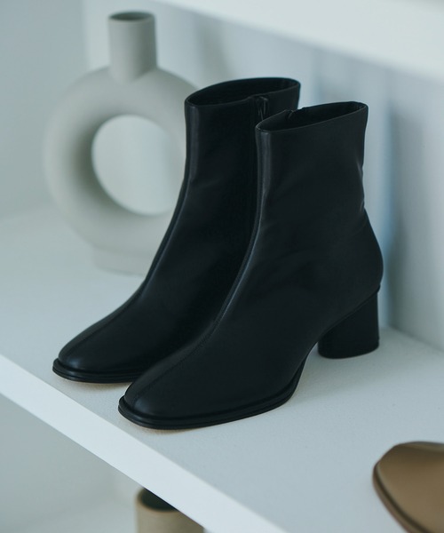 ADAM ET ROPE'（アダムエロペ）の「【WEB限定(一部店舗展開あり)】ストレッチショートブーツ（ブーツ・レディース・オフホワイト/オレンジ/ベージュ/ブラック・23.5cm/24.0cm/24.5cm/23.0cm）」の3枚目の写真