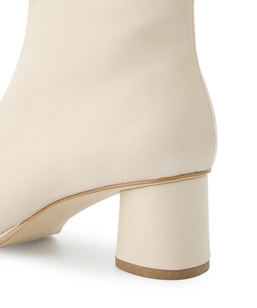 ADAM ET ROPE'（アダムエロペ）の「【WEB限定(一部店舗展開あり)】ストレッチショートブーツ（ブーツ・レディース・オフホワイト/オレンジ/ベージュ/ブラック・23.5cm/24.0cm/24.5cm/23.0cm）」の10枚目の写真