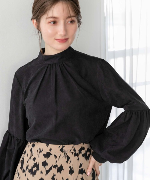 fifth(フィフス)の「スエードライクボリュームスリーブブラウス(シャツ/ブラウス・レディース・ブラック/ベージュ/ブルー・M)」の1枚目の写真