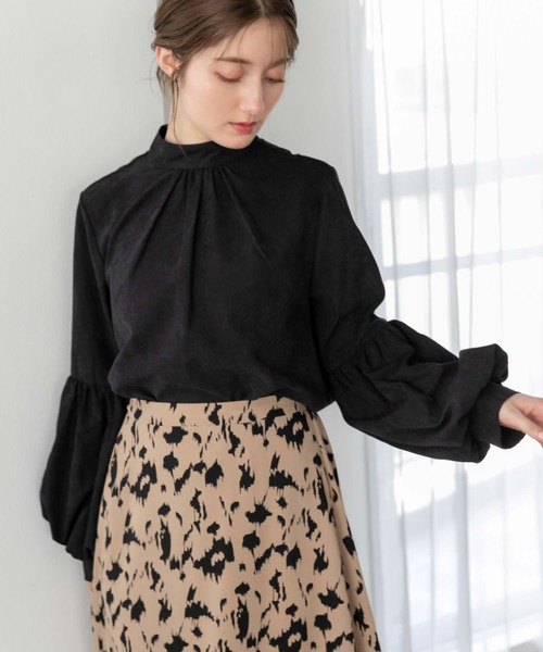 fifth(フィフス)の「スエードライクボリュームスリーブブラウス(シャツ/ブラウス・レディース・ブラック/ベージュ/ブルー・M)」の4枚目の写真