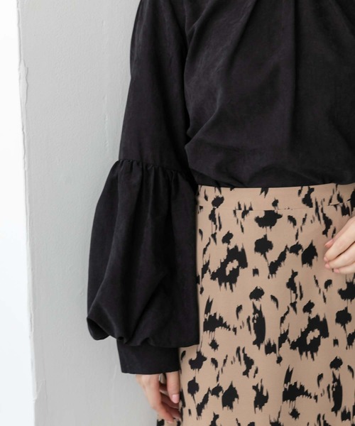 fifth(フィフス)の「スエードライクボリュームスリーブブラウス(シャツ/ブラウス・レディース・ブラック/ベージュ/ブルー・M)」の6枚目の写真