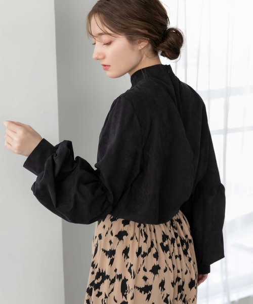 fifth(フィフス)の「スエードライクボリュームスリーブブラウス(シャツ/ブラウス・レディース・ブラック/ベージュ/ブルー・M)」の7枚目の写真