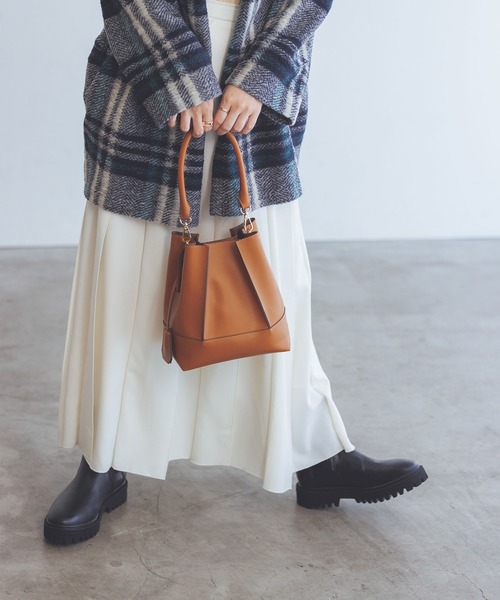 Gready Brilliant（グレディブリリアン）の「トラックソールサイドゴアブーツ（ブーツ・レディース・ブラック/ベージュ・36/37/38）」の8枚目の写真