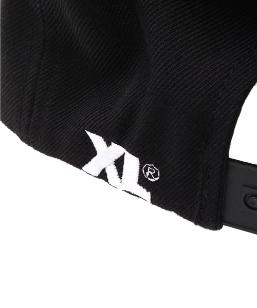 XLARGE（エクストララージ）の「EST OG CAP（キャップ・メンズ・ブラック/シルバー/ブルー・ONE SIZE）」の8枚目の写真