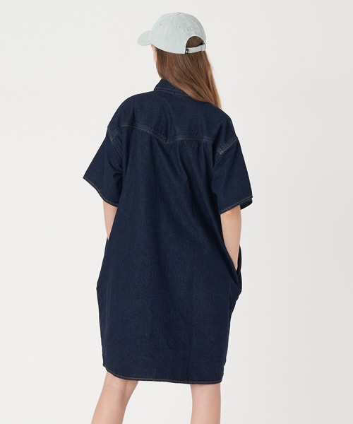 Levi's(リーバイス)の「Levi's/リーバイス ウエスタンシャツワンピース INDIGO RINSE(ワンピース・レディース・インディゴブルー・S/M/XS)」の4枚目の写真