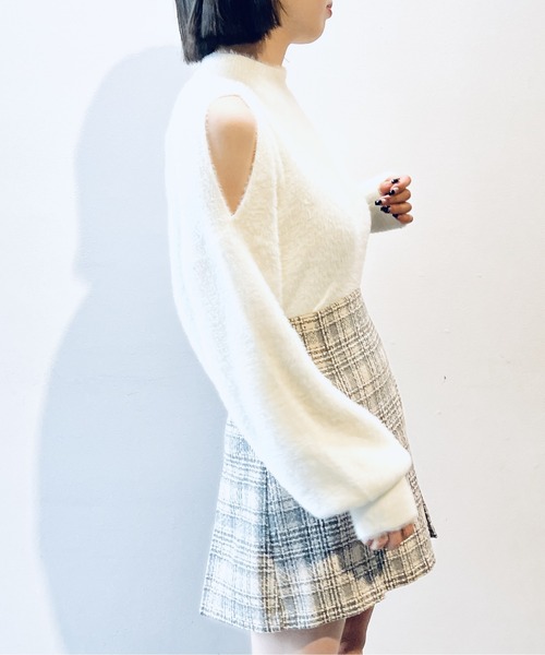 NOMAE(ノーマエ)の「ショルダーオープンフェザーニット(ニット/セーター・レディース・ホワイト/ライトグレー/ベージュ/ライトピンク・FREE)」の21枚目の写真