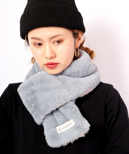 KANGOL（カンゴール）の「KANGOL ボア フェイクファーリバーシブルマフラー（マフラー・メンズ・グレイッシュベージュ/ブラック/アイボリー/サックスブルー/ミント/ホワイト系/ブラック系/グレー系・FREE）」の8枚目の写真