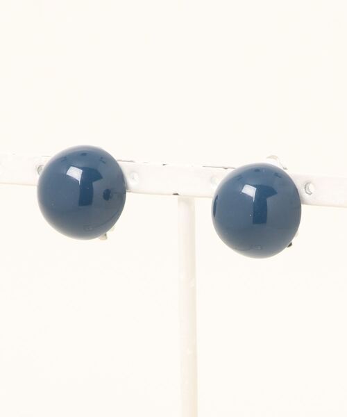 Fun & Daily（ファンアンドデイリー）の「F&D : カラードットイヤリング（イヤリング・レディース・イエロー/ベージュ/ネイビー/ホワイト/レッド/ピンク/グレー・FREE）」の4枚目の写真