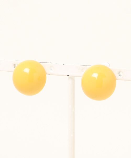 Fun & Daily（ファンアンドデイリー）の「F&D : カラードットイヤリング（イヤリング・レディース・イエロー/ベージュ/ネイビー/ホワイト/レッド/ピンク/グレー・FREE）」の5枚目の写真