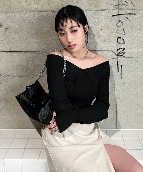 EPIMI E'PIMMY（エピミエピミー）の「２Wayオフショルカラーニットプルオーバー（ニット/セーター・レディース・オフホワイト/ターコイズブルー/ブラック・MEDIUM）」の2枚目の写真