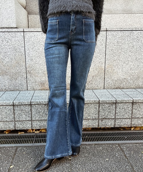 esutoreja（エストレジャ）の「デザインポケットフレアデニム（デニムパンツ・レディース・ブラック/ブルー・S/M）」の2枚目の写真