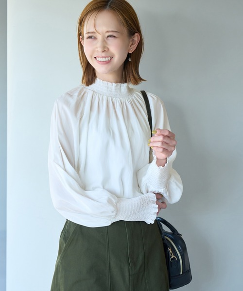 シャーリングフリルブラウス