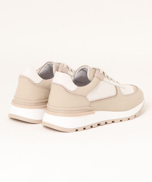 inter-chaussures(インターショシュール)の「【QUSHELI】レースアップランニングスニーカー(E35025)(スニーカー・レディース・ホワイト/ダークベージュ・36/38/37/39)」の3枚目の写真