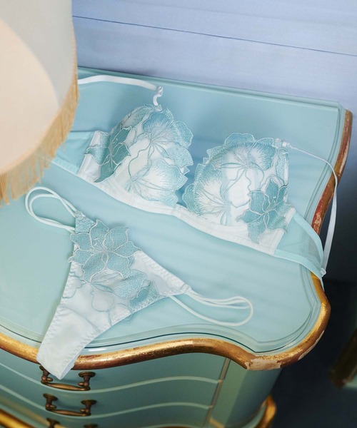 Ravijour（ラヴィジュール）の「フルブルーム ホットリフトブラ(B～Cカップ)（ブラジャー・レディース・ホワイト/レッド/ピンク/ブラック/ブルー・B65/B70/B75/C65/C70/C75/D60/E60/B60/C60）」の7枚目の写真