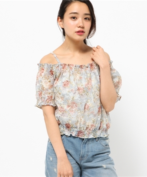 one after another NICE CLAUP（ワンアフターアナザーナイスクラップ）の「【ナイスクラップ】オパール花柄ギャザーブラウス（シャツ/ブラウス・レディース・ホワイト/ネイビー/ブルー・FREE）」の3枚目の写真