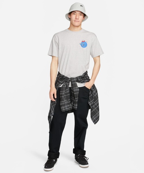 NIKE SB（ナイキエスビー）の「NIKE SB/ナイキエスビー グローブガイS/STシャツ バックプリントTシャツ/半袖Tシャツ FB8137-010/FB8137-050（Tシャツ/カットソー・メンズ・ブラック/グレー・M/2XL/L/XL）」の13枚目の写真