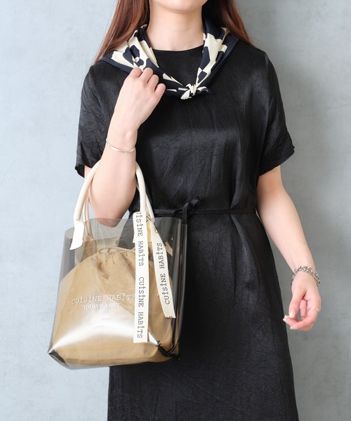 CUISINE HABITS(クイジーヌハビッツ)の「HORIZONTAL TOTE PVCトート(トートバッグ・レディース・ブラック/アイボリー/ホワイト×グレー/ブラック×ブラック/Black/Off White/クリアブラック・フリー)」の8枚目の写真