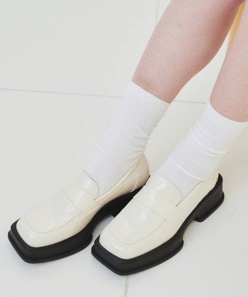 paravion(パラビオン)の「スクエアローファー(ローファー・レディース・ホワイト/ブラック・37/38/39)」の1枚目の写真